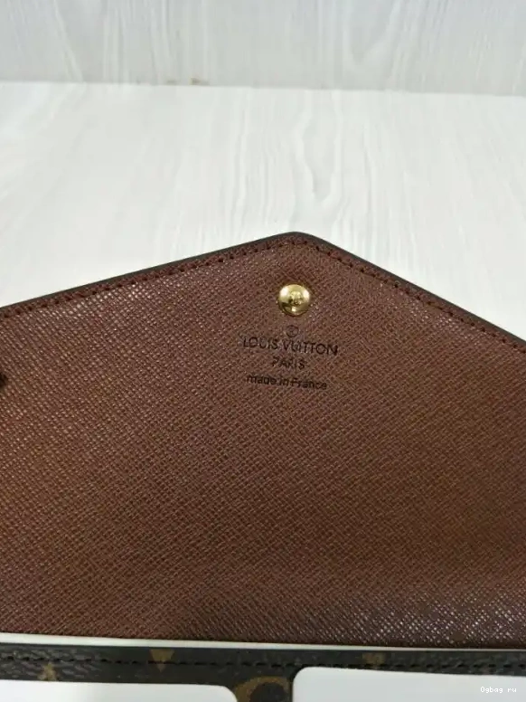 SARAH WALLET LOUIS VUITTON 0529